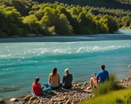 Vista del Río Azul cerca del camping en Lago Puelo, ideal para disfrutar de la naturaleza