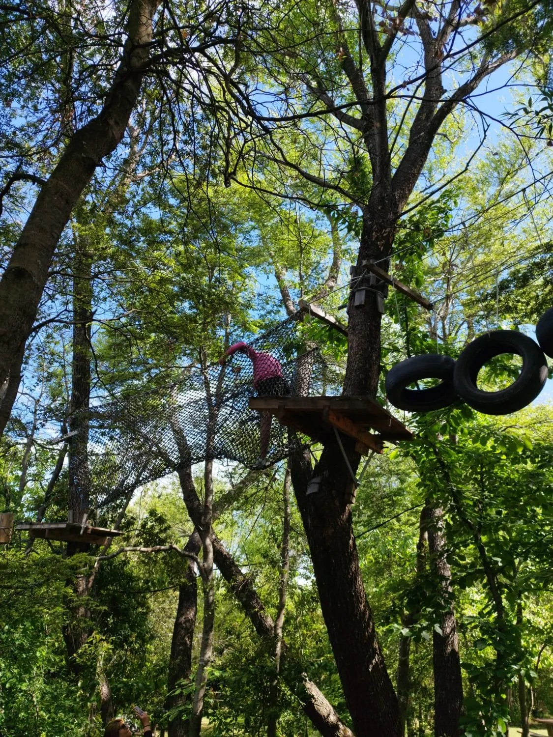 camping lago puelo tirolesa aventura juegos chicos ninos canopy rio azul